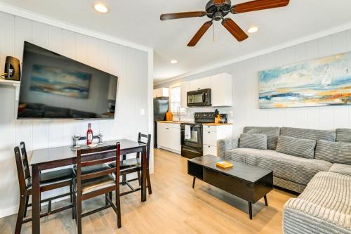 Waterfront Living and Resort Perks! Lake Norman Stay