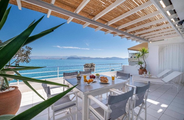 Waterfront loft apartment with sea view blacony