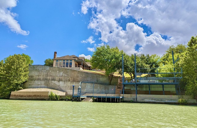 Waterfront Luxury Home on 5 Acres. nSleeps 22. Beds: 5 king, 4 queen, 4 twin XL