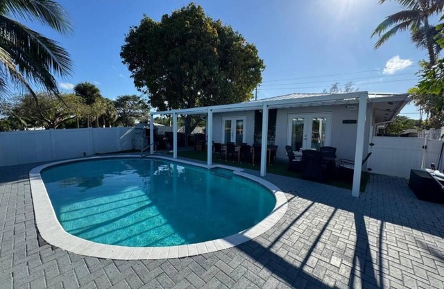 Waterfront, Luxury Home, with pooln