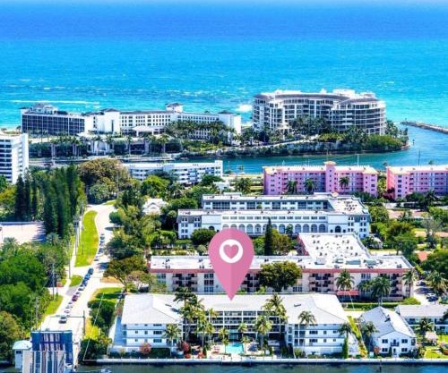 Waterfront Oasis 2BR 2BA with Pool, Gym, Balcony & Parking