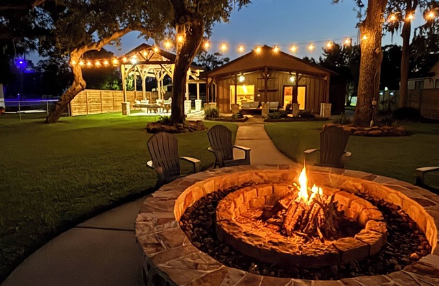 Waterfront Paradise! Cabin-Style Retreat on the River