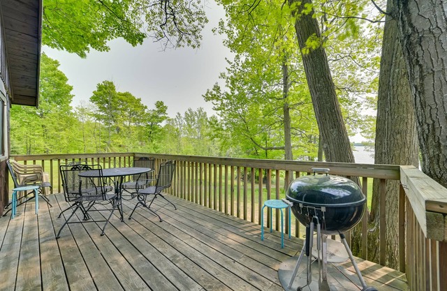 Waterfront Paradise Lake Cottage w/Private Dock!