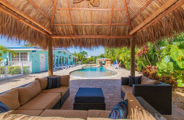 Waterfront & Privacy, Heated Pool HotTub & waterfall, 60' Dock TikiHut, pets ok