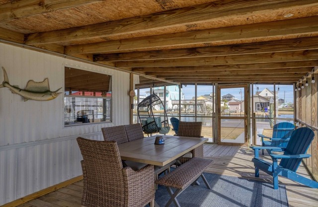 Waterfront - Private Dock and Boat Lift on Canal - Pets Allowed