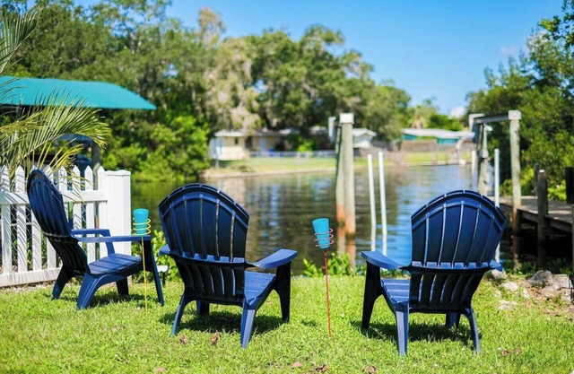 Waterfront Retreat — Canal front, Pool, Putting Green, Beach Gear — 2BR/2BA