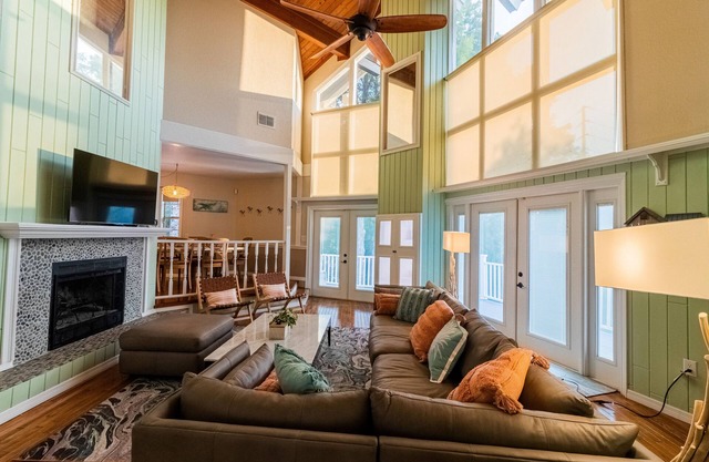 Waterfront Retreat + Kayaks - Extended Stay Deal