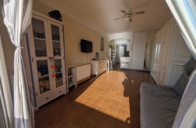 WATERFRONT VIEW OF THE SEA, LARGE STUDIO ON BEACH US KITCHEN, TO 4 PEOPLE