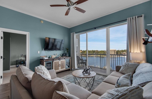 Waterfront w/spectacular sunrises and sunsets!
