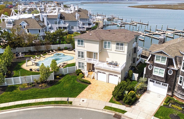 Water’s Edge - Pool House on the Bay