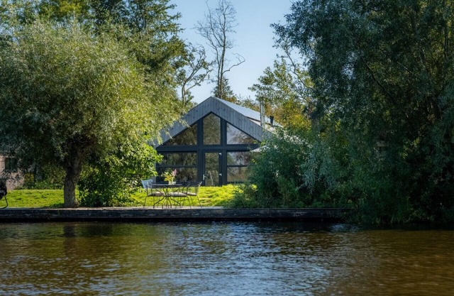 Waterside holiday home. Centrally situated in Friesland