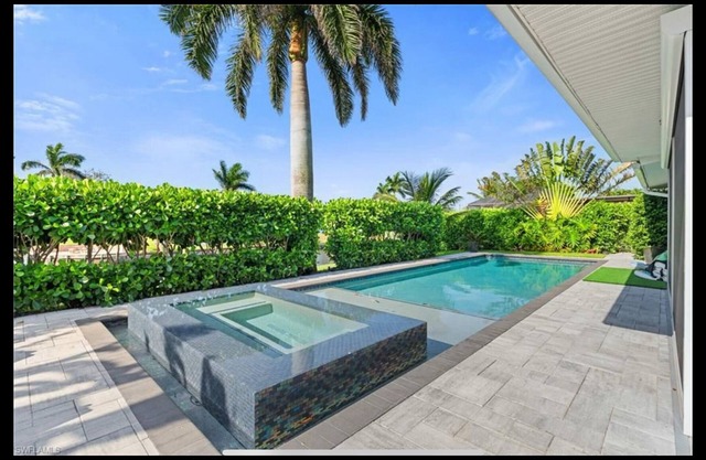 Waterside Paradise 3-bedroom, 2 bath, with pool & hot tub in Cape Coral
