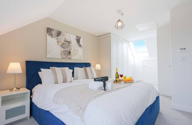 Wavendon House - Free Parking & WiFi - Sleeps 6