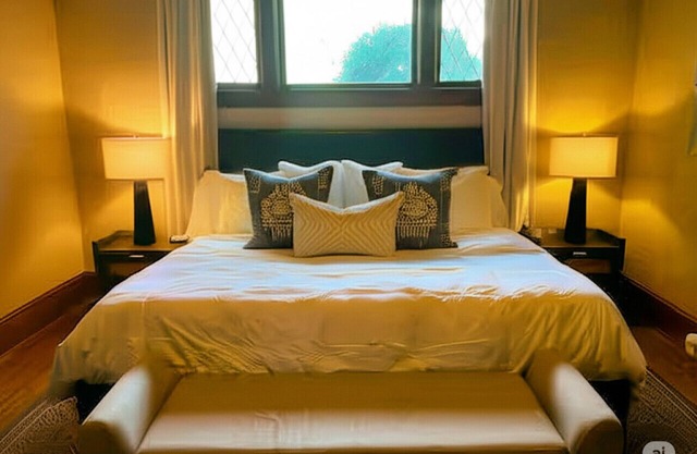 Waverly Glenn Gem Steps From Waterfalls, Casino , Racetrack, Golf!