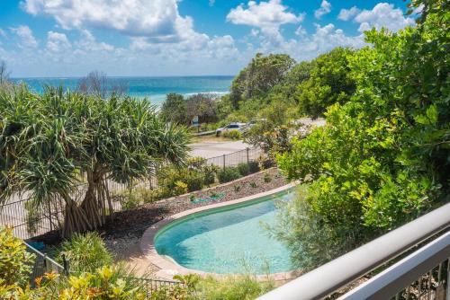 Waves 12 - Beachfront & Pool