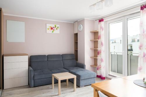 Wawrzyszewska 2-Bedroom Apartment by BookingHost