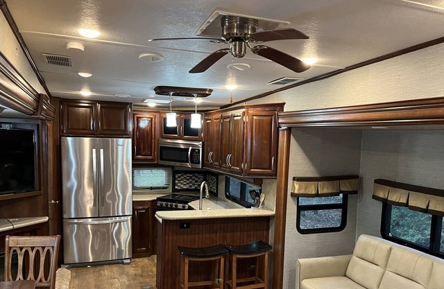 Way, way off the grid in a Lux RV 25 minutes from Austin