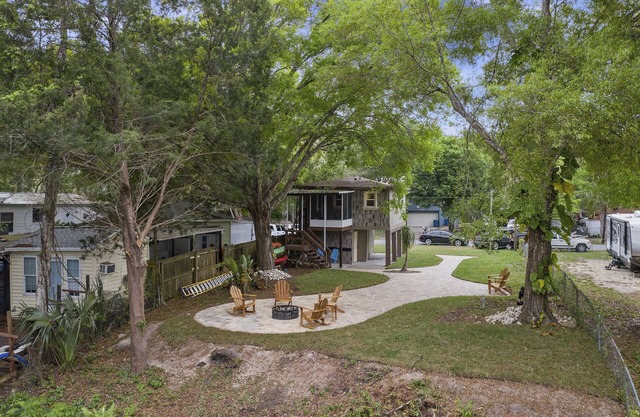 Weeki Wachee Pirate House