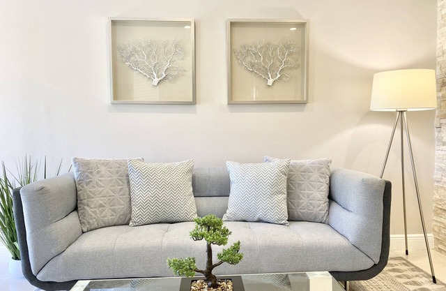 WEEKLY or MONTH TO MONTH LUXURY VACATION RENTAL - AP1