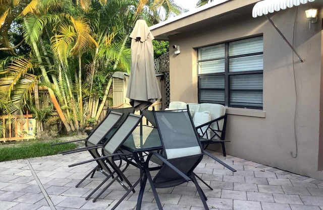 Welcome! Charming five-bedroom retreat away from home; comfort & relaxation!nn