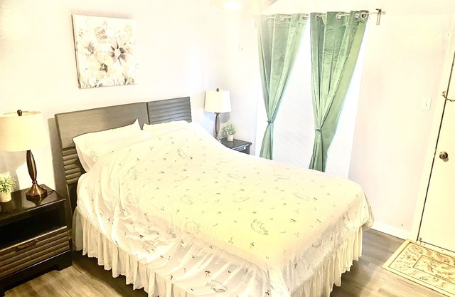 Welcome International Guests, full kitchen, discount shuttle to downtown