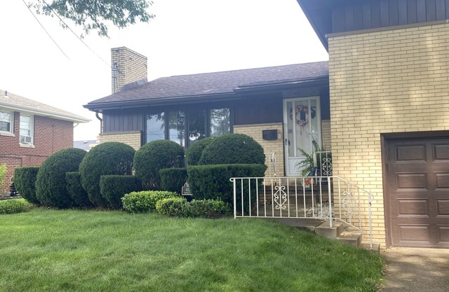 Welcome to a haven of comfort and serenity for nature lovers! Right off route 28