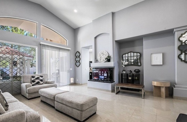 Welcome to Fabulous Las Vegas!Located minutes away from the Las Vegas Strip