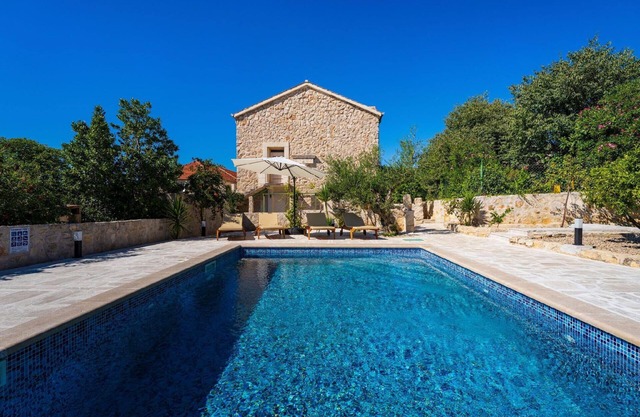 Welcome to Villa Roko, stone house with pool