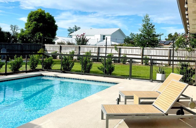 Welcome to Mays Bayou, family friendly 4 bedroom w/heated pool, close to beaches