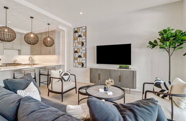 Welcome to the Epitome of Modern Chic: Your Olde Naples Getaway!