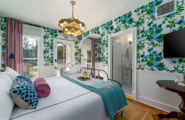 Welcome to the newly appointed Everett Estate: Where Modern Luxury Meets Historic Charm