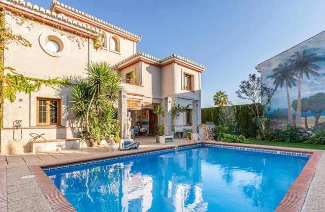 Welcome to this great vacation home with private pool and mountain views.