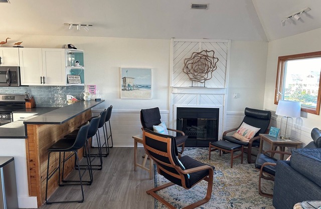 Welcome to Wreckless! Beautiful home with AC and WIFI in delightful Avon