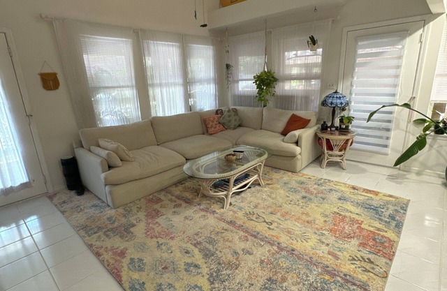 Welcome to your serene getaway, just a 5-minute walk from the beach! n