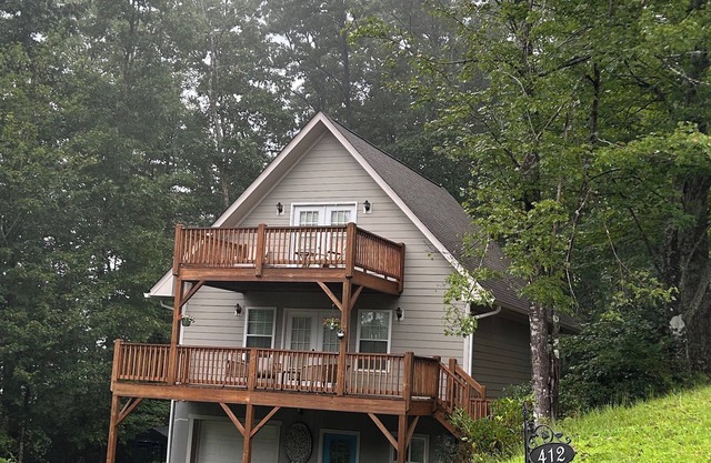 WELCOME TRAVEL NURSES! 3-bed house in Etowah, NC for vacay or contract rentals.