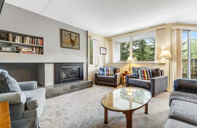 Welcoming Condo with Shared Pools, Hot Tub - Easy Access to Golf & Slopes