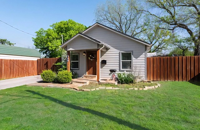 Welcoming cozy where love and light dewll 3-bedroom with AC in charming McKinney