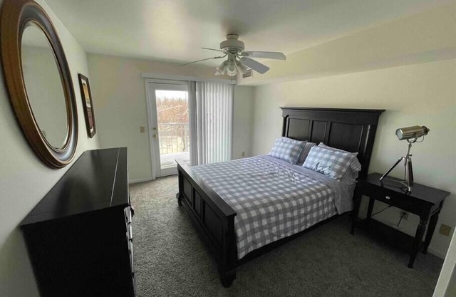 Well Equipped 2BD/2BA Residence Near Downtown