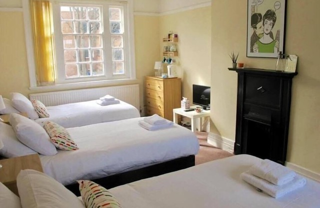 Well equipped large quadruple/family room @Jollys