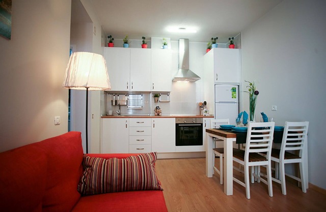 Well-located and nicely furnished apartment 10 min PALMS BEACH QUARRY