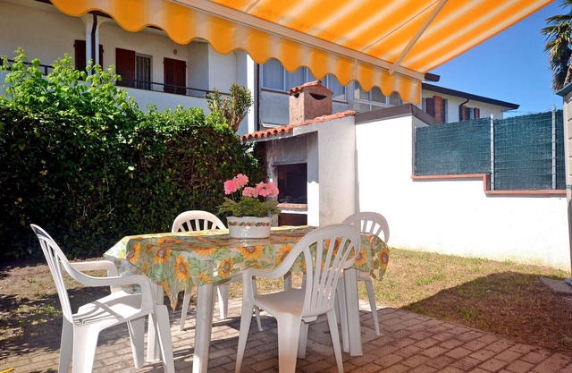 Well furnished vertical house with garden at mt. 500 from the sea