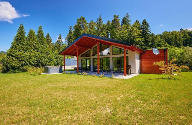 WELLNESS HOUSE BY THE LAKE