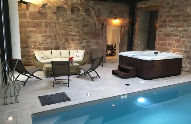 Wellness LA TOUR DES REMPARTS SPA & Indoor swimming pool