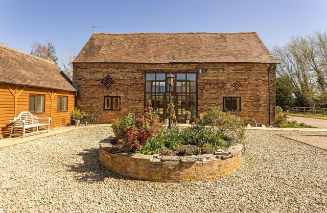 West Barn Cottage - sleeps 3 guests in 2 bedrooms