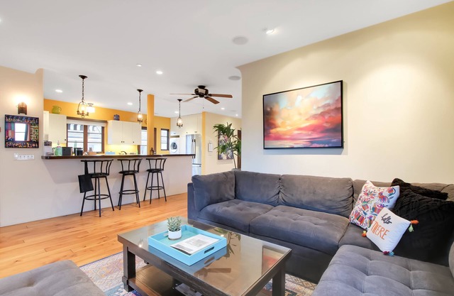 West Beach Villa 6 - High end design/construction - Walk to pier, State St., Funk Zone, beach!