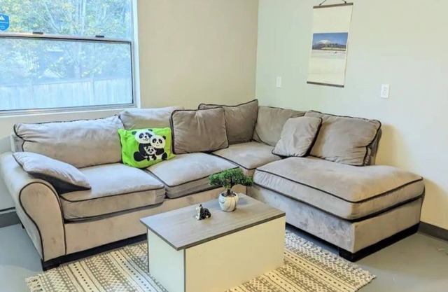 West Bellevue Private Suite with own entrance