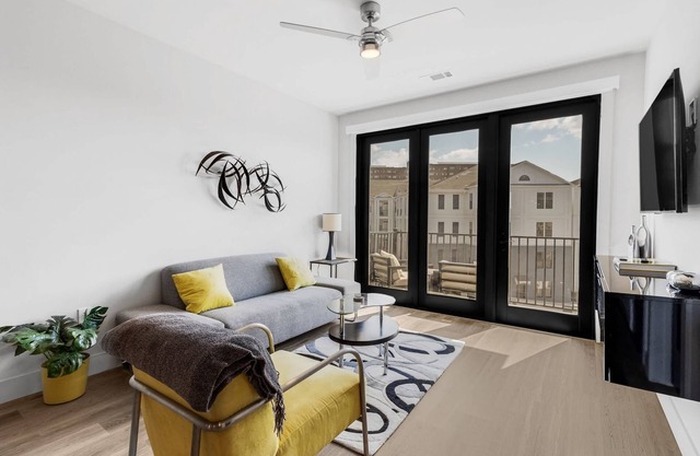 West End Getaway for 5 w/Pool!