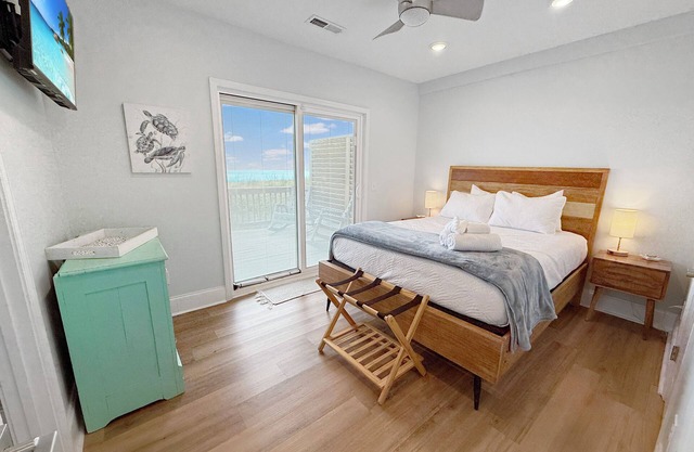 West End Gulls~ Guest Favorite ~ Beach Access ~ Astonishing Views