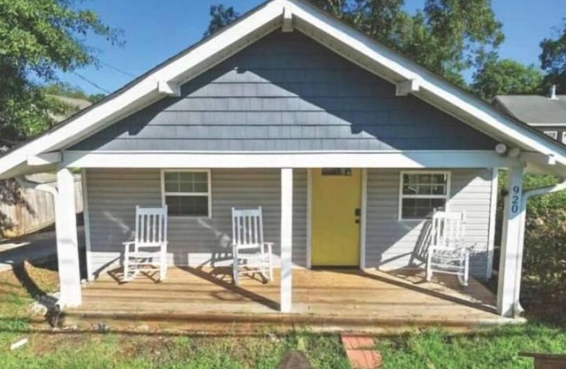 West end home, 3 bed/2bath, less than a mile from Downtown Greenville.