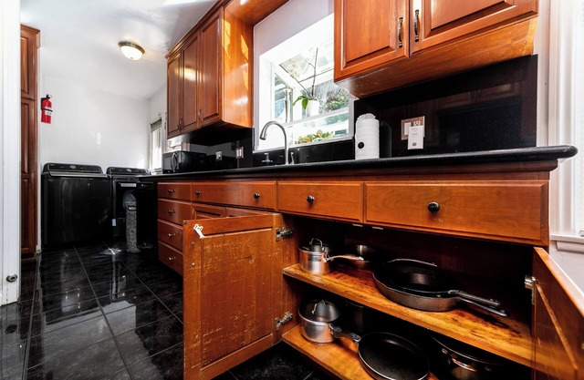 West LA Escape – Stylish & Cozy Stay